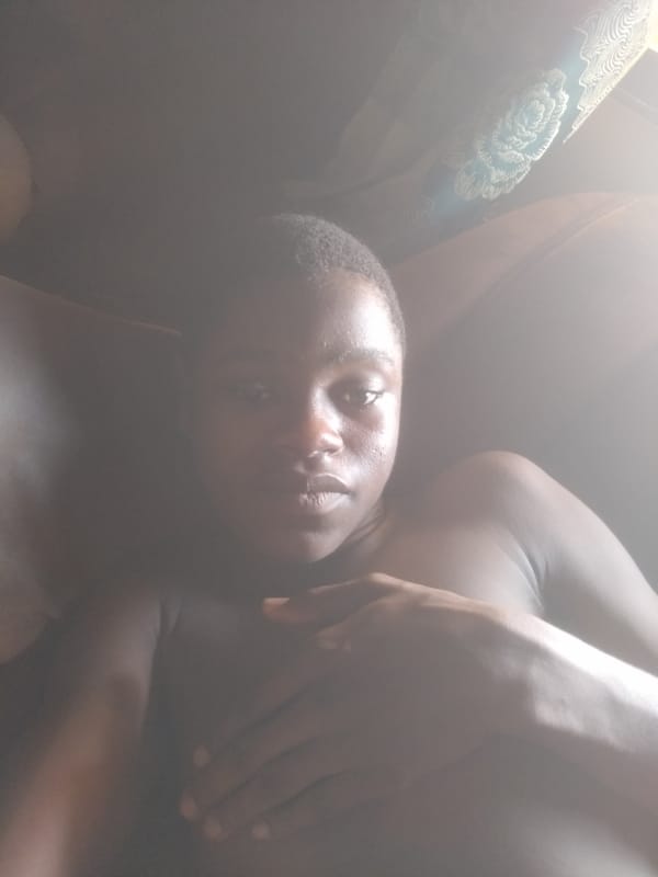Personal photo session documented in Shangisha home