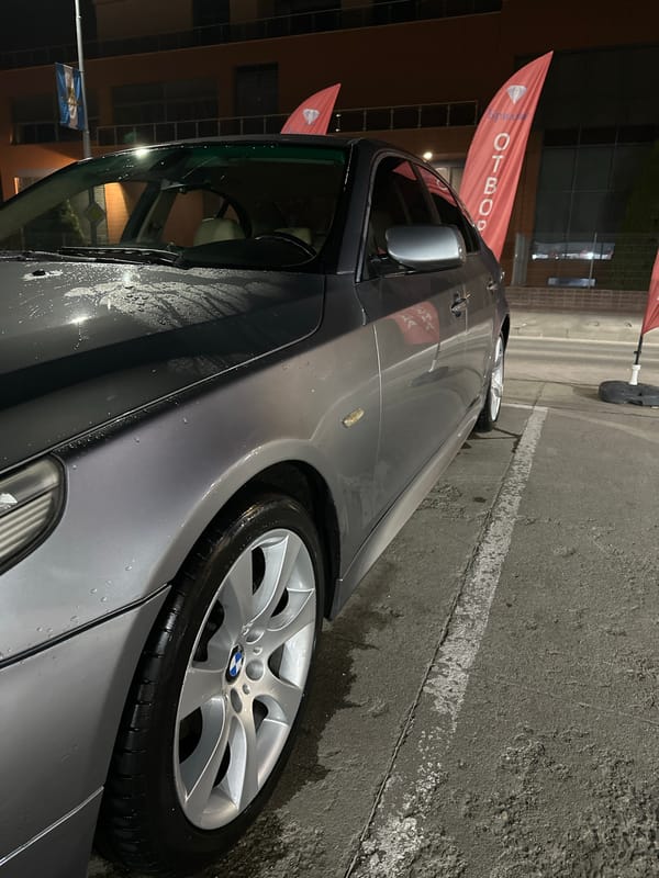 Man washes BMW at Plovdiv car wash, takes smoke breaks