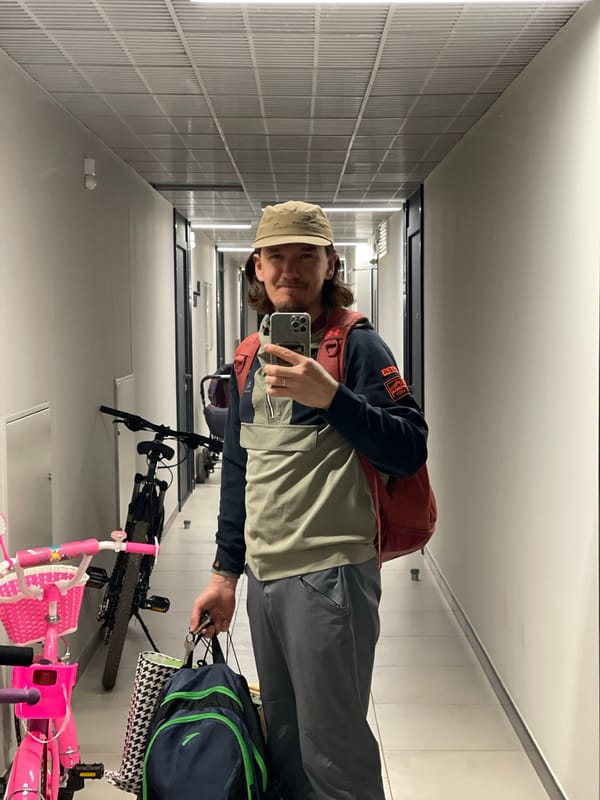 Person takes hallway selfie in Izhevsk, Russia