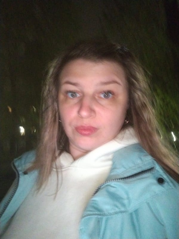 Woman documented moving through nighttime Yaroslavl locations over 8 minutes