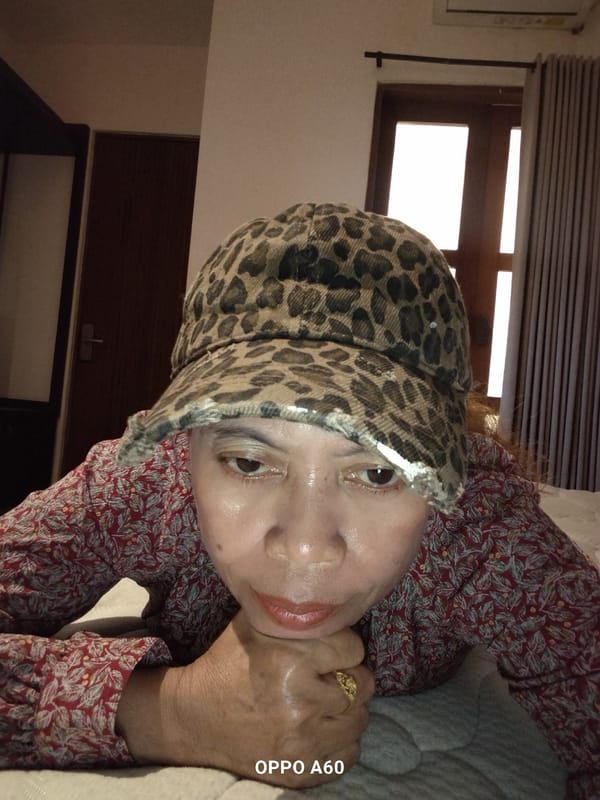 Morning in at a North Kuta hotel, selfies and room life