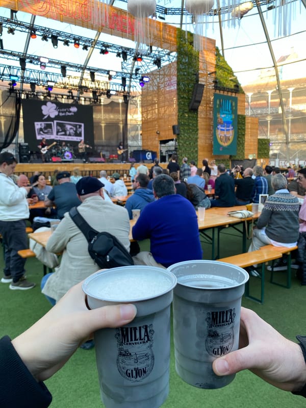 Concert and beer garden event draws crowds in Gijón