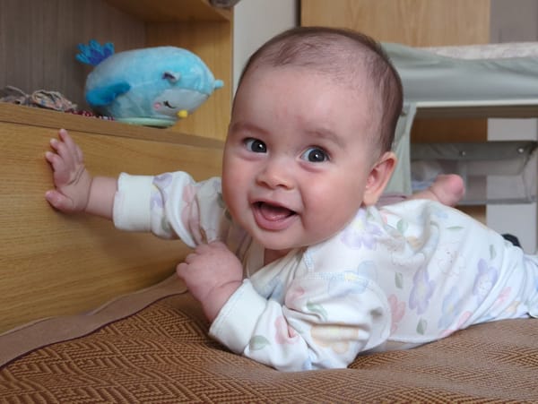 Baby photographed during tummy time in Shunde District