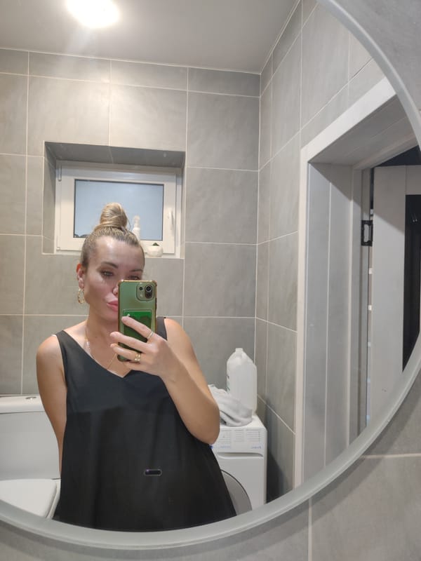Woman takes bathroom selfies in Votkinsk, Russia