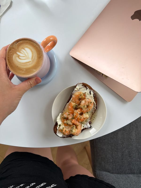 Latte art and dark bread at a Gangloff café table