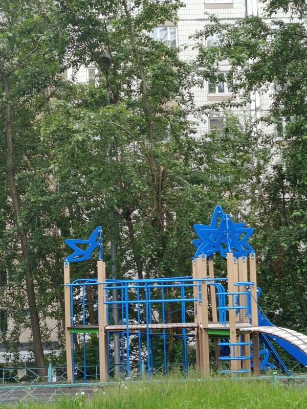 Moscow residential area documented in 18-minute memory sequence