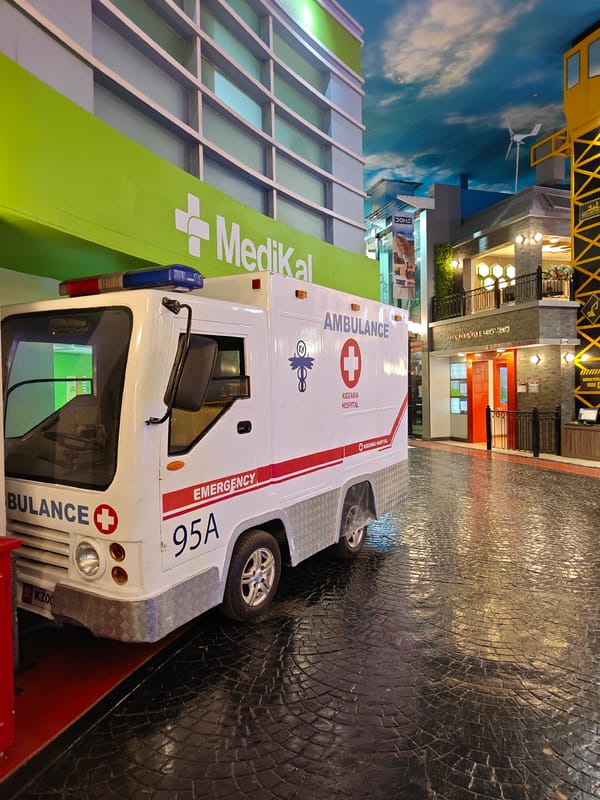 Children's indoor play center simulates city environment in Mumbai