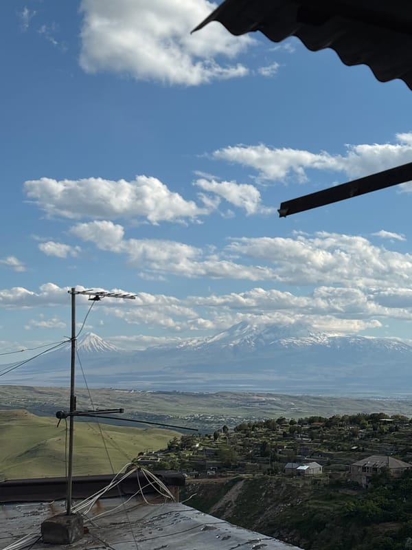 Witnesses document sunny afternoon views across Yerevan cityscape