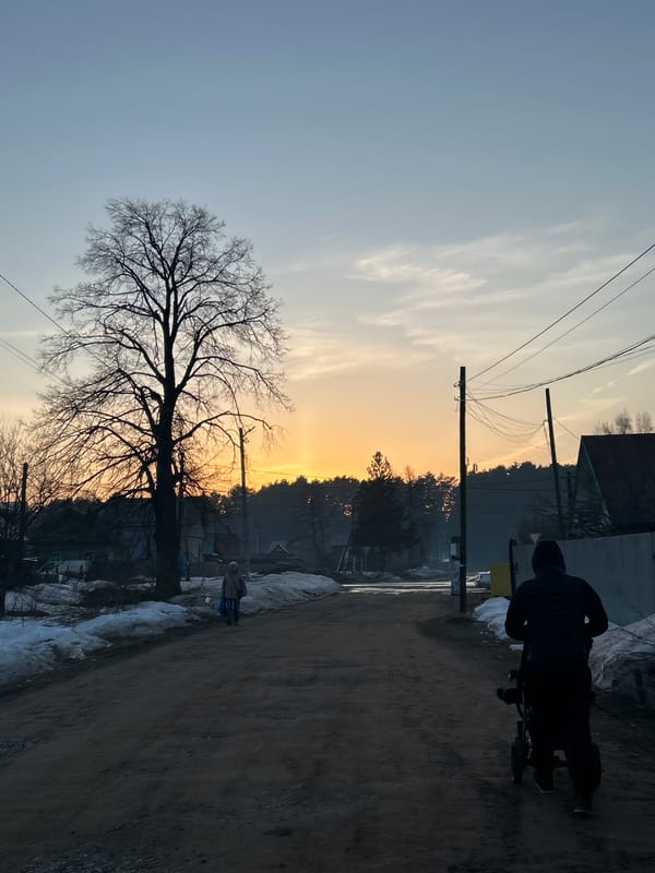 Afternoon snapshots capture daily life in Chaikovsky, Russia