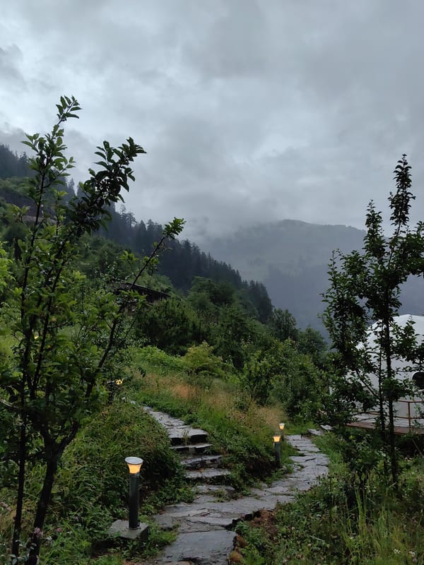Misty mountains, roses, and quiet corners of Prini