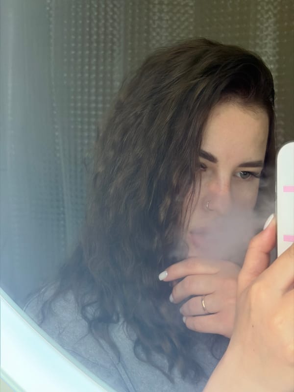 Woman captures selfies while vaping in Krasnodar region
