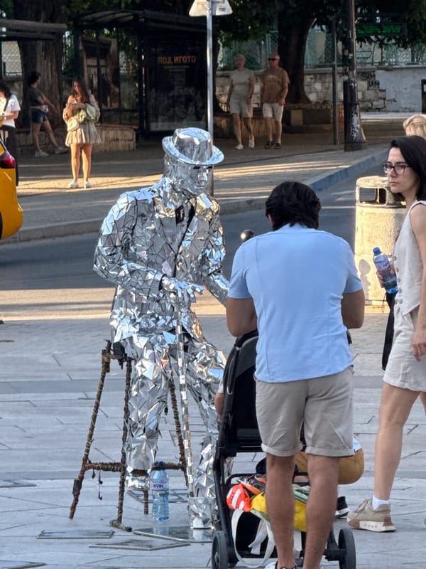 Street performers and summer crowds on Varna's Primorski Boulevard