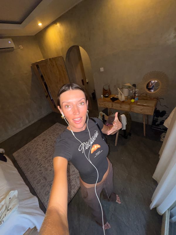 Woman takes selfies in North Kuta bedroom, bathroom