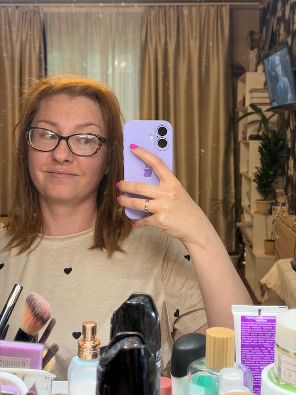 Mirror selfies and skincare routine at home in Podolsk