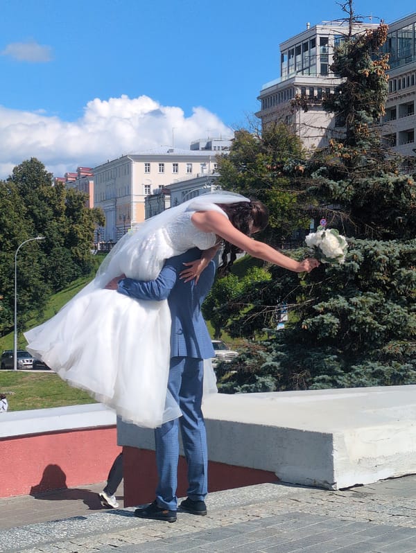 Wedding shoot and city scenes along Nizhny Novgorod's riverfront