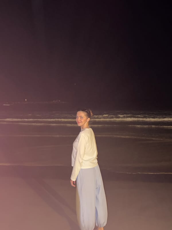 Beach volleyball, waterfront vibes, and nighttime dining in one evening