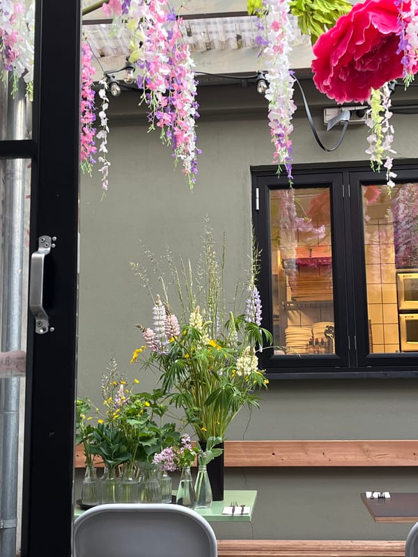 Casual dining moment captured in flower-adorned Aarhus setting