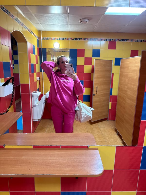 Woman documents visit to Murino sports complex with selfies