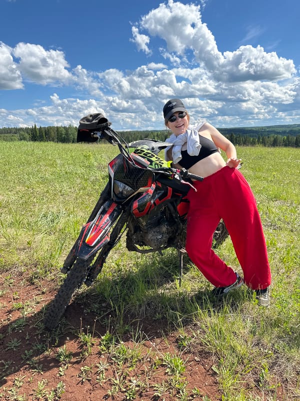 Dirt biking group gathers in Russian fields for off-road recreation