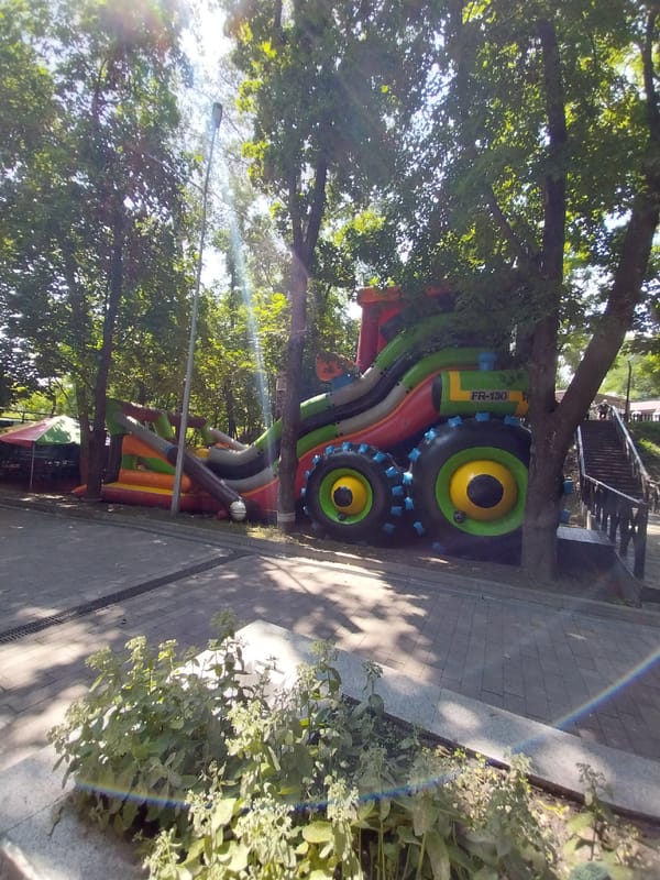 Dino Park in Dnipro: sculptures, topiaries, and outdoor art installations