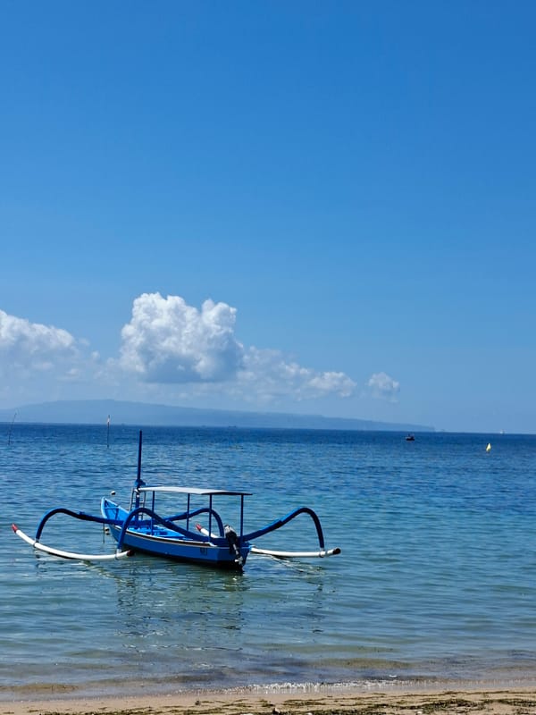 Morning beach scenes captured by witnesses in Denpasar, Indonesia