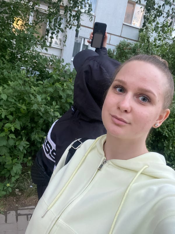Casual photography session documents spring afternoon in Chaikovsky, Russia