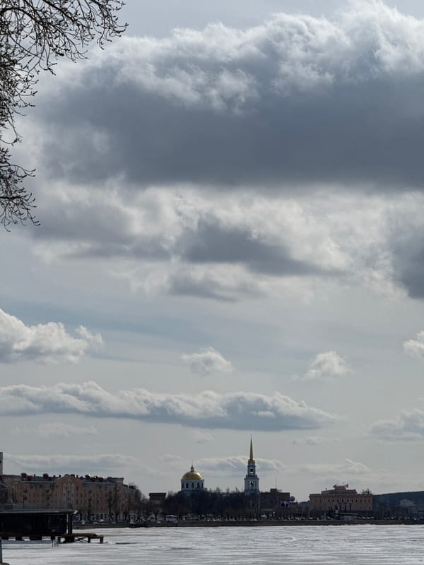 Child sits in frying pan on floor in Votkinsk