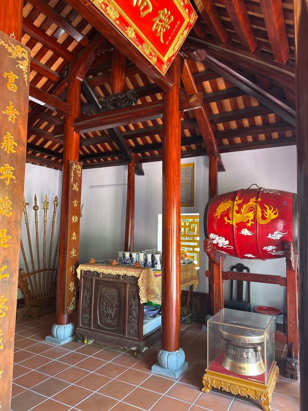 Traditional building and outdoor scenes documented in Đà Nẵng