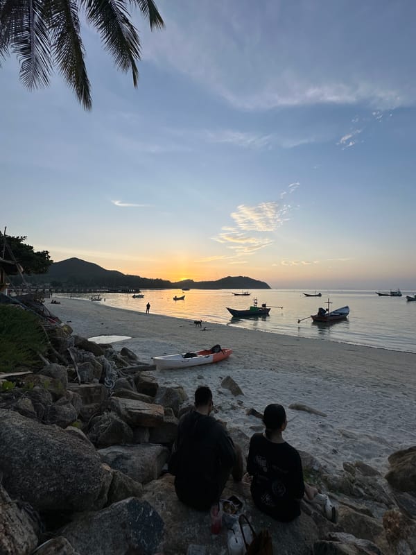 Ko Pha-ngan street market and beach at golden hour