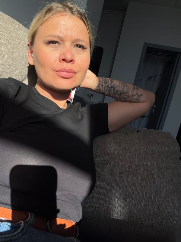 Woman documents early morning routine with selfies in Sarapul