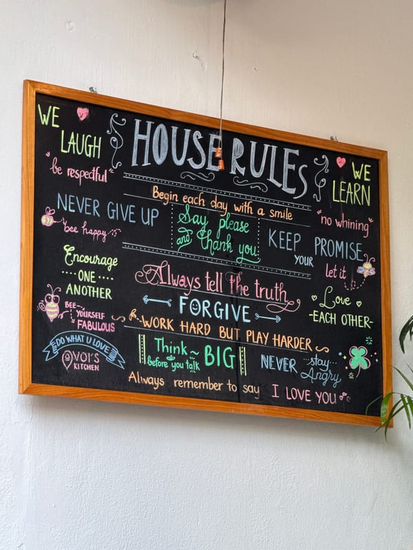 Restaurant exterior and cafe seating documented in Đà Nẵng