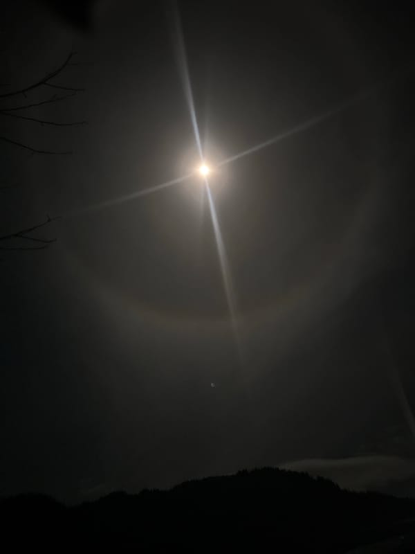 Unusual moon halo phenomenon observed in Chepintsi, Bulgaria
