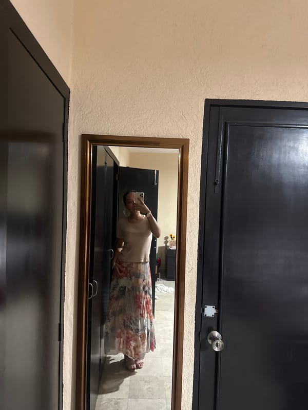 Mirror selfie taken in Acapulco room early morning