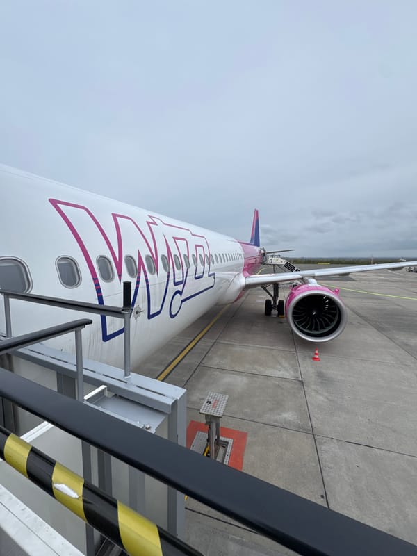 Early morning operations at Dortmund Airport with Wizz Air flight