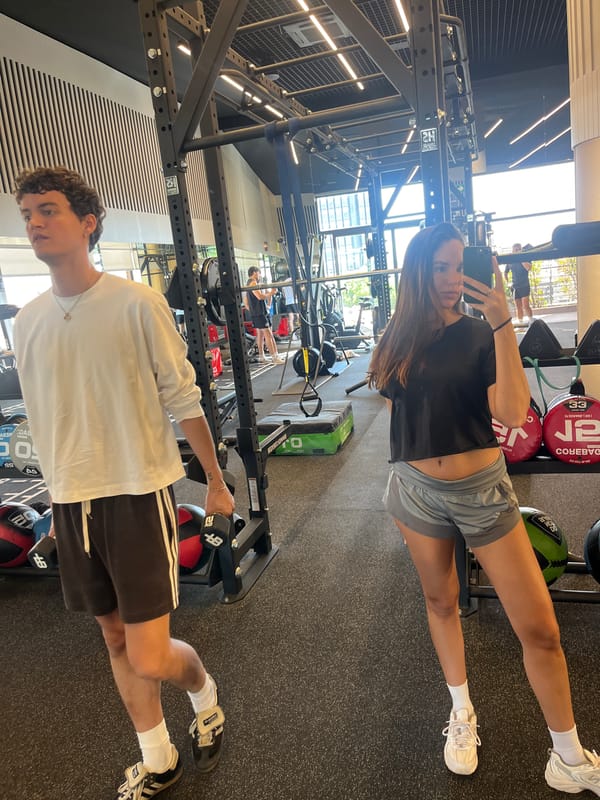 Gym workout and selfie session captured in Madrid
