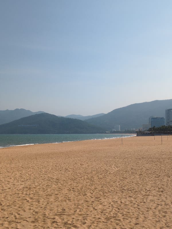 Morning beach and park scenes documented in Quy Nhon