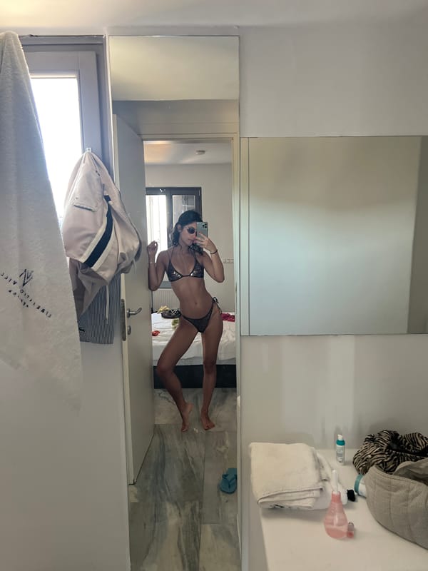 Aegean villa afternoon: interiors, selfies, and sea views