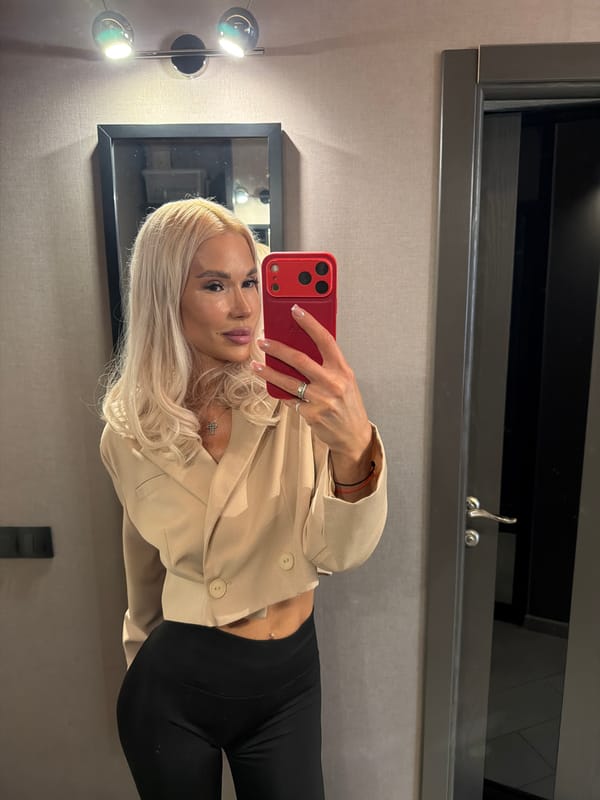 Mirror selfie in Kazan, styled in beige blazer and black.