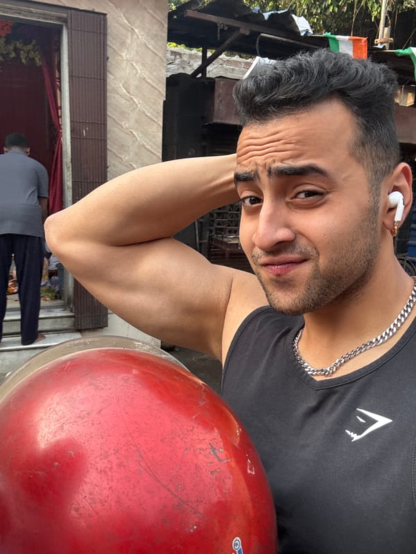 Man takes selfies in early morning Kolkata session