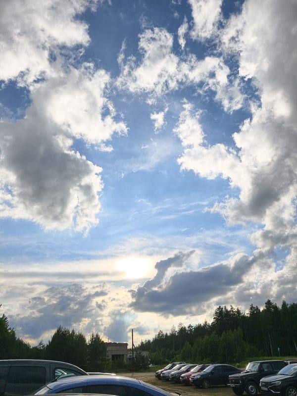 Man observed at parking lot in Noviy, Russia
