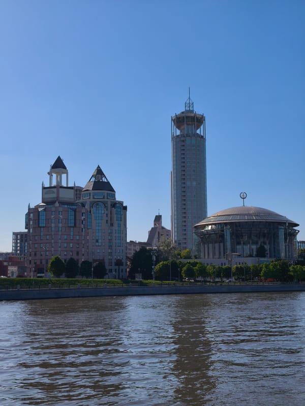 Afternoon recreation captured along Moscow's Moskva River waterfront
