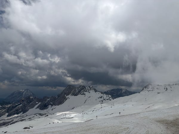 Cloudy Alpine conditions observed in Garmisch-Partenkirchen