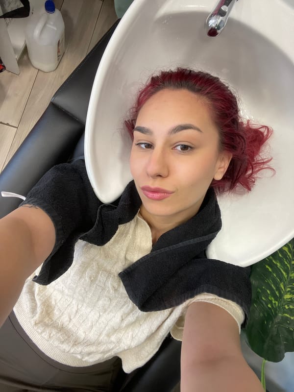 Woman documents hair salon transformation in Pleven selfies