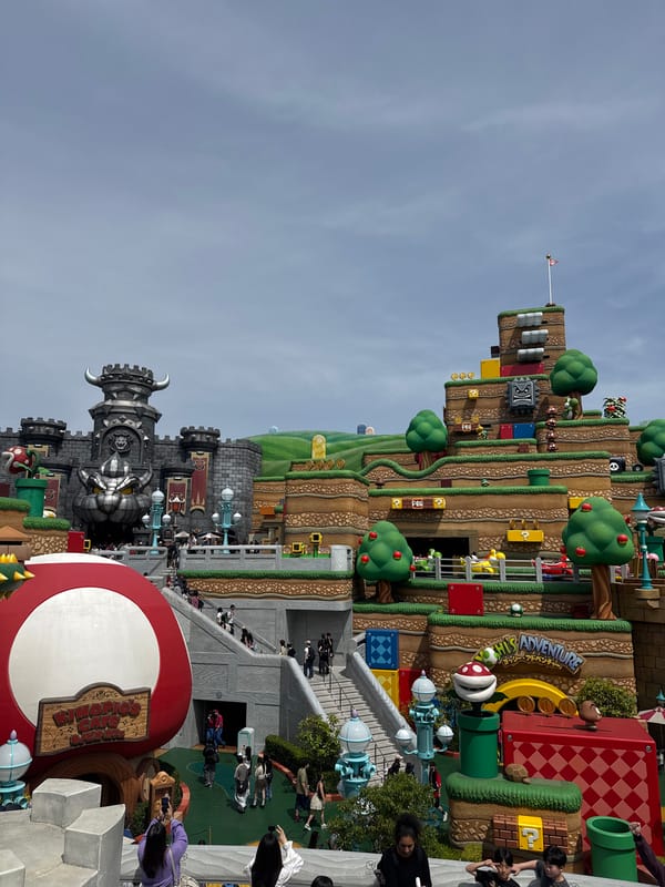 Visitor captures Mario-themed landscape at Universal Studios Japan