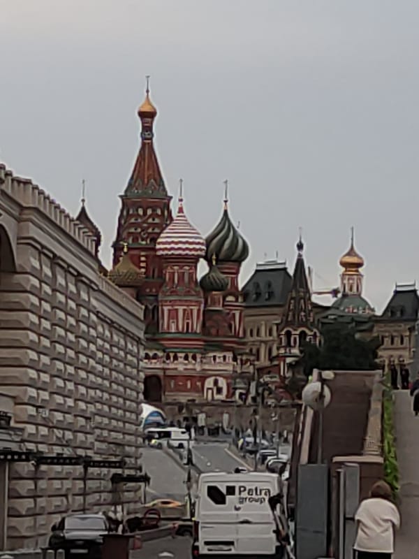 Moscow architectural photography session captures cathedral and urban building