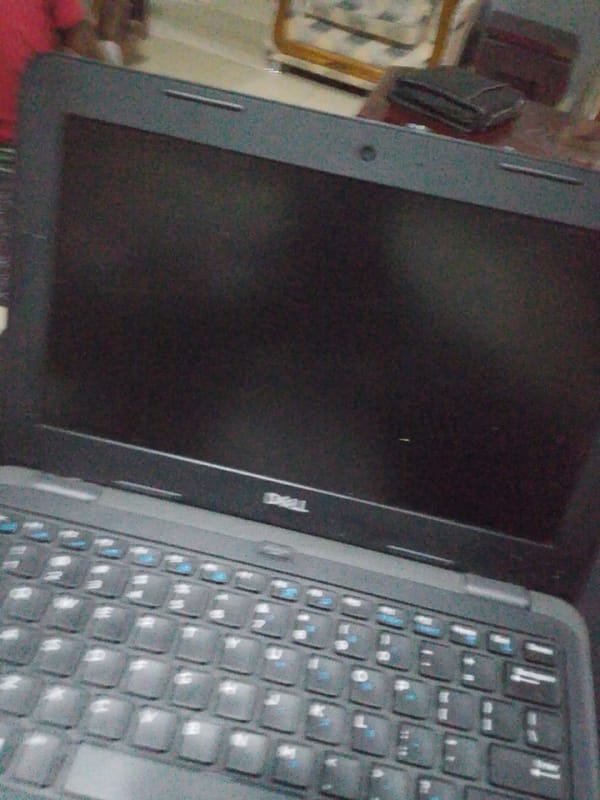 Dell laptop with black screen spotted in Gura Top