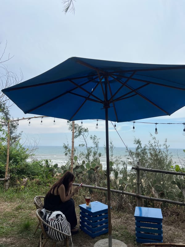 Morning scenes captured across Đà Nẵng beaches and streets