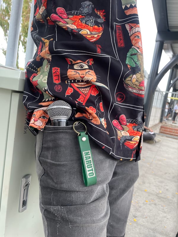 Morning life captured in Castelldefels: construction, commuters, social media