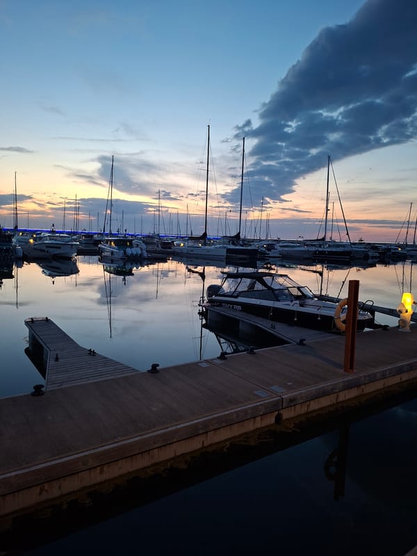 Twilight marina scene captured by witness in Tallinn harbor