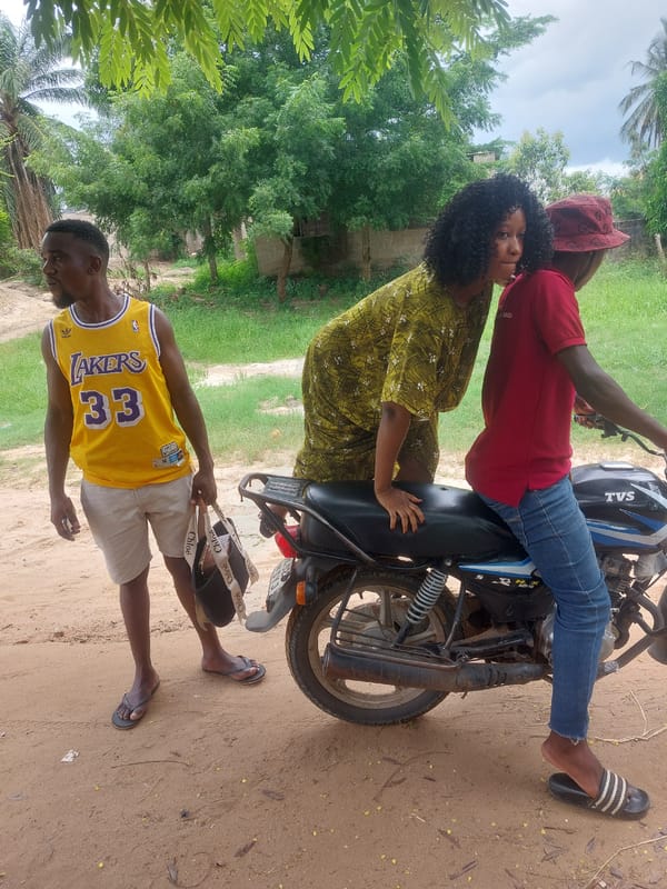 Daily life scenes captured on Dar es-Salaam dirt path
